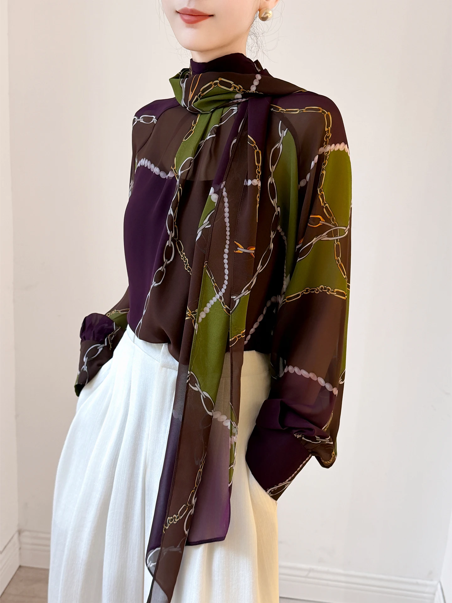 

Шелковая блузка с принтом для женщин, свободного кроя, весна 2026, модный тренд, французский стиль, с пуговицами, драпированным вырезом, дышащая, легкая