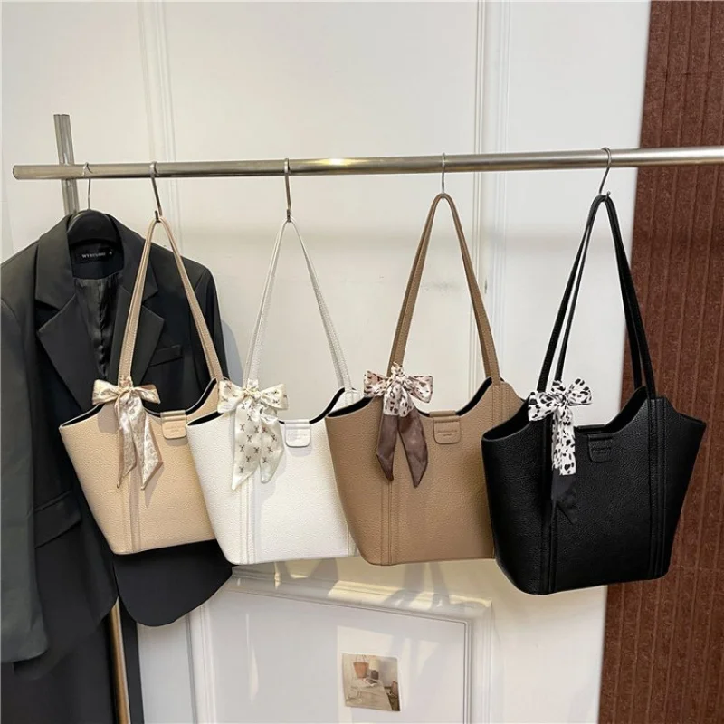 

Elegant Leather Women's Crossbody Bag High-End Luxury Brand Fashionable Classic Paris Classy Detailing Commuter Bag​