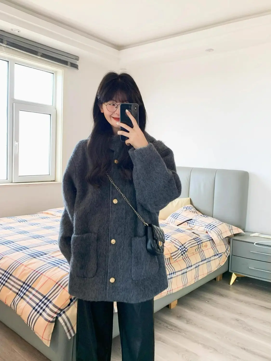 

Короткое шерстяное пальто с капюшоном в гонконгском стиле для женщин осенью и зимой 2025, новое высококачественное и универсальное свободное пальто, тренд