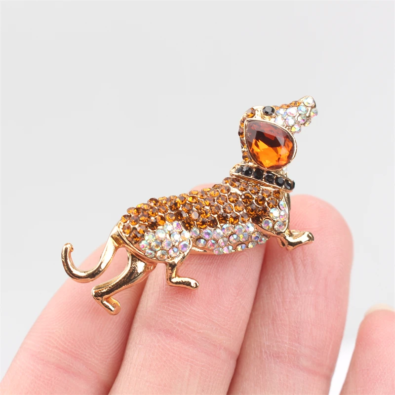 Vintage Luxury Rhinestone Puppy Brooch Dame Dog Animal Pin Elegant Ladies Clothing Accessories