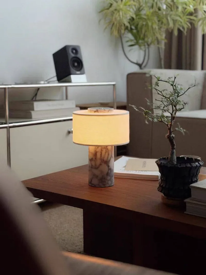 Italian Design Luxury Charging Desk Lamp for Bedroom Study Hotel Bedside Atmosphere Night Light