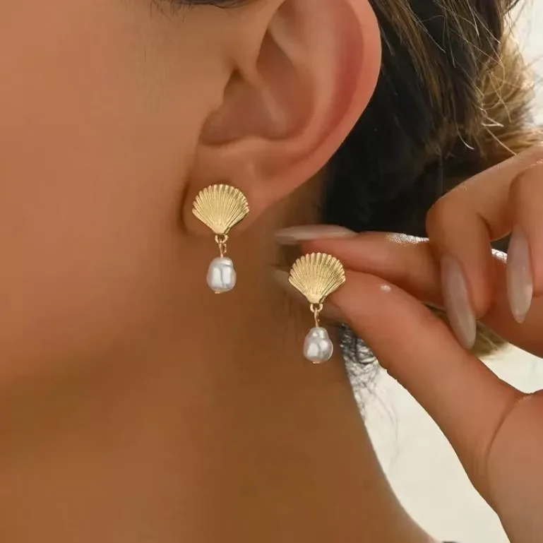 Elegant And Fashion… - image