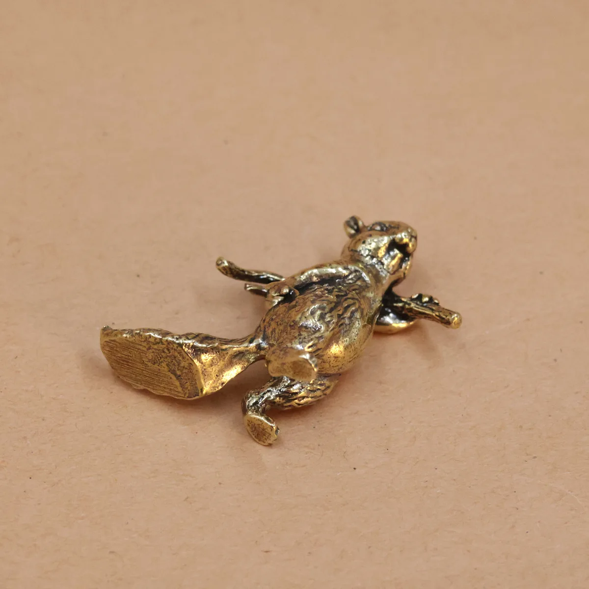 عنصر ديكور منزلي على شكل سنجاب برونزي - عنصر ديكور مكتب ريترو نجا - عنصر ديكور للحيوانات الأليفة للشاي - هدية تزيين السنجاب الفروع