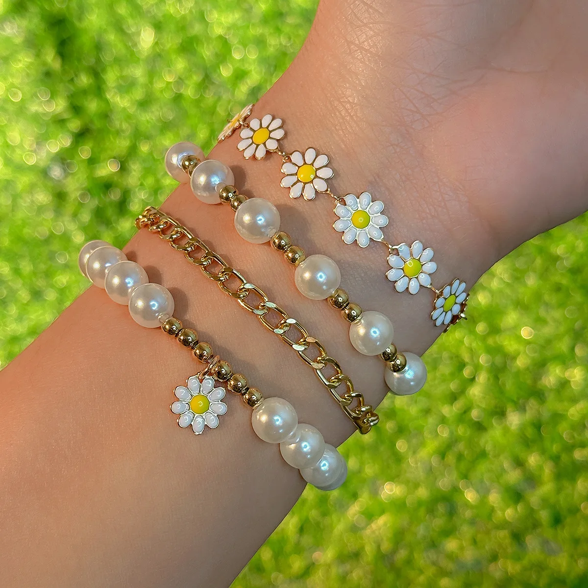 4pcs Vintage Small Daisy Flower Pendant Faux Pearl Bracelet Set for Women Bohemian Beaded Enamel  Hand String Jewelry Gifts