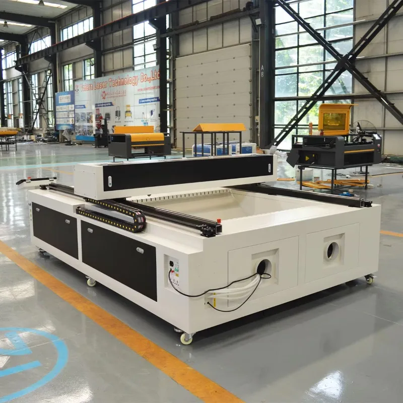 2025WER1325 آلة قطع القماش 1300X2500 مم المعدات الصناعية CO2 130W التحكم باستخدام الحاسب الآلي لقطع المعادن