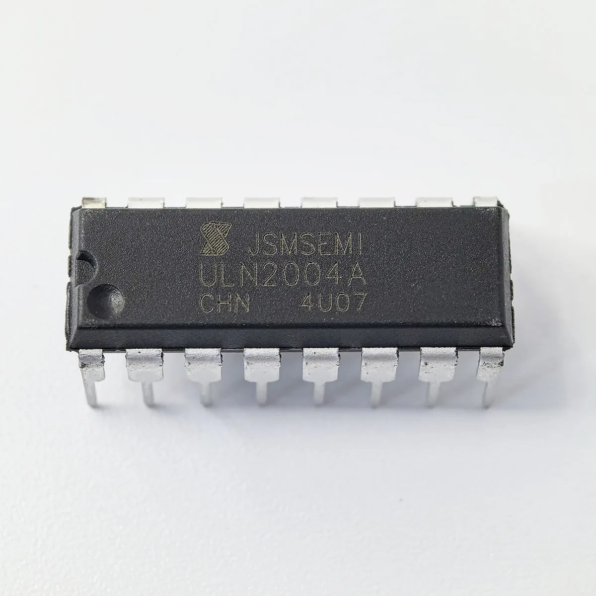 

ULN2004 ULN2004AN ULN2004APG DIP-16 500 мА 50 В 7-канальный чип Дарлингтона