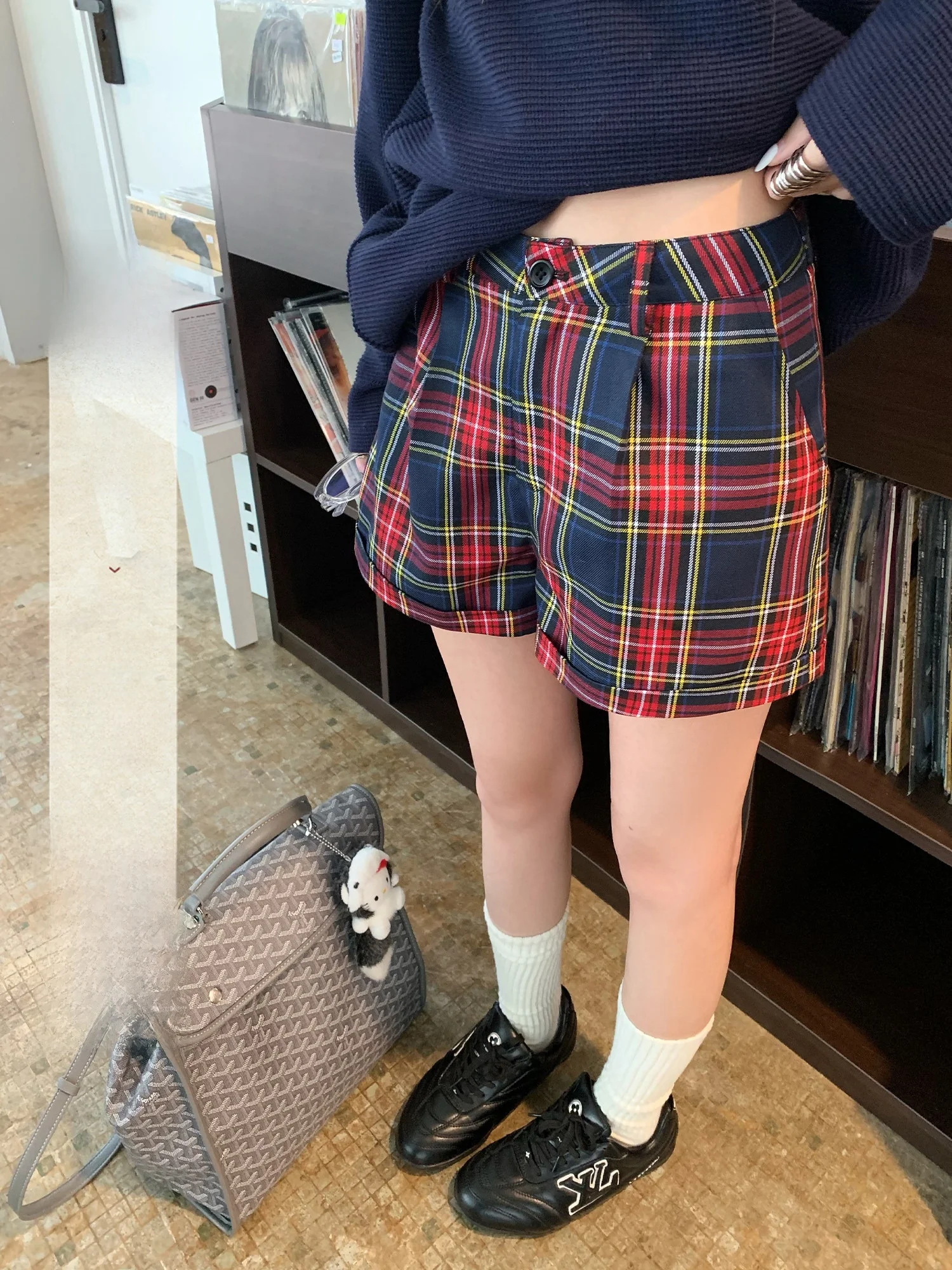 

Женские повседневные брюки Yuzuqi Red Plaid с высокой талией и широкими штанинами для невысоких женщин, весна 2026