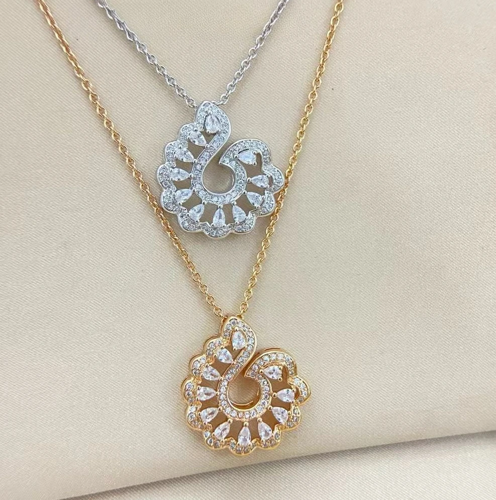 

Full diamond fan wave necklace light luxury niche, with hollow peach heart collarbone chain high sense