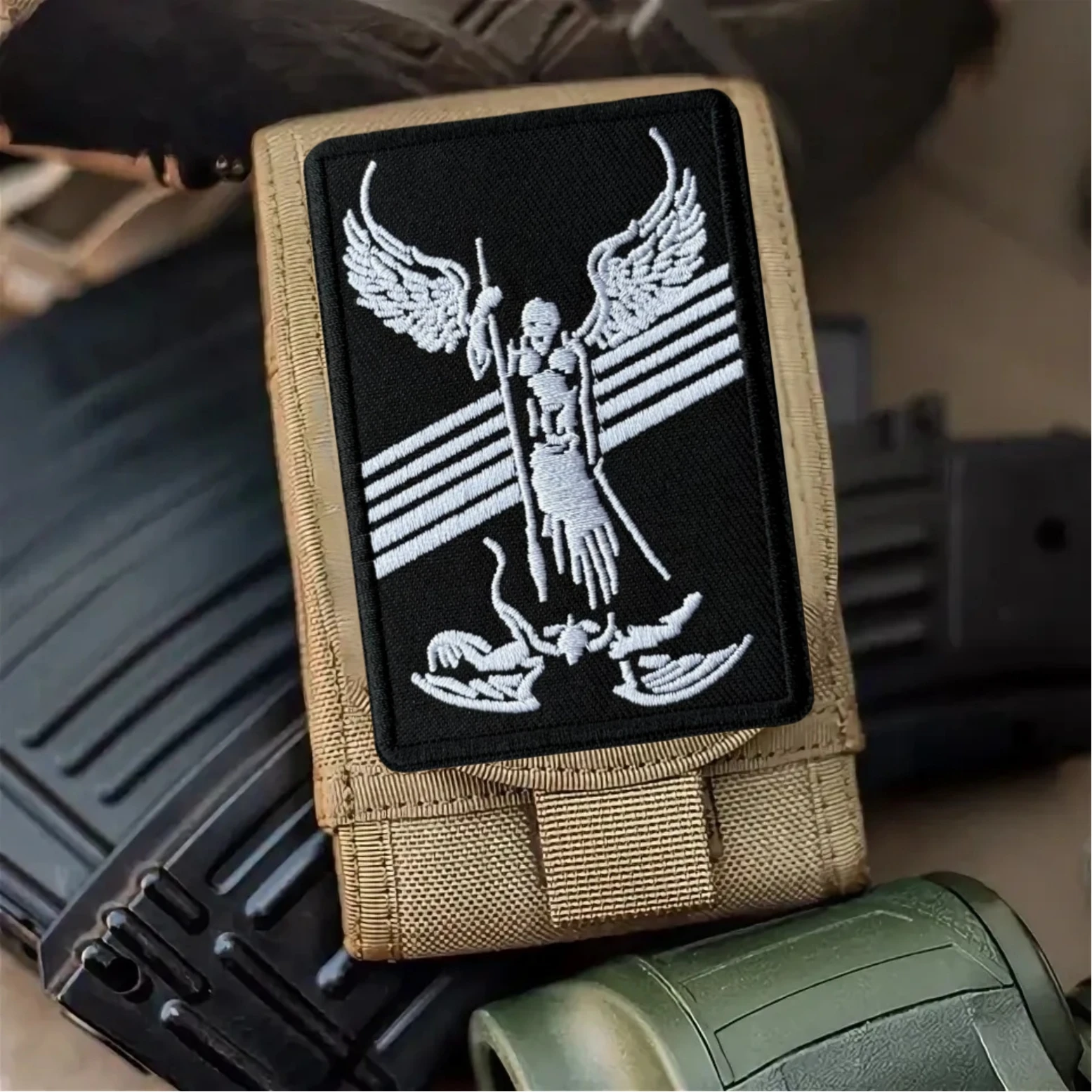 Parche táctico bordado Arcángel Miguel Good Always Wins para mochila militar - imagen 2