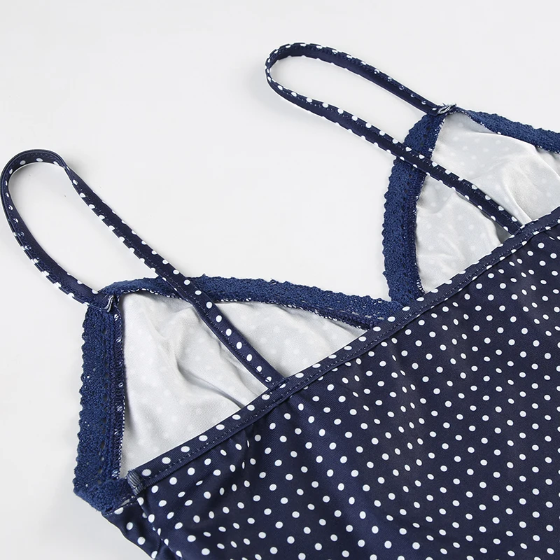 SUCHCUTE Coquette Retro Damen Polka Dot Camisole V-Ausschnitt Spitzenbesatz Spaghettiträger Gerafftes Slim Fit Blaues Y2K Ausgeh-Crop-Tanktop – Detail 8
