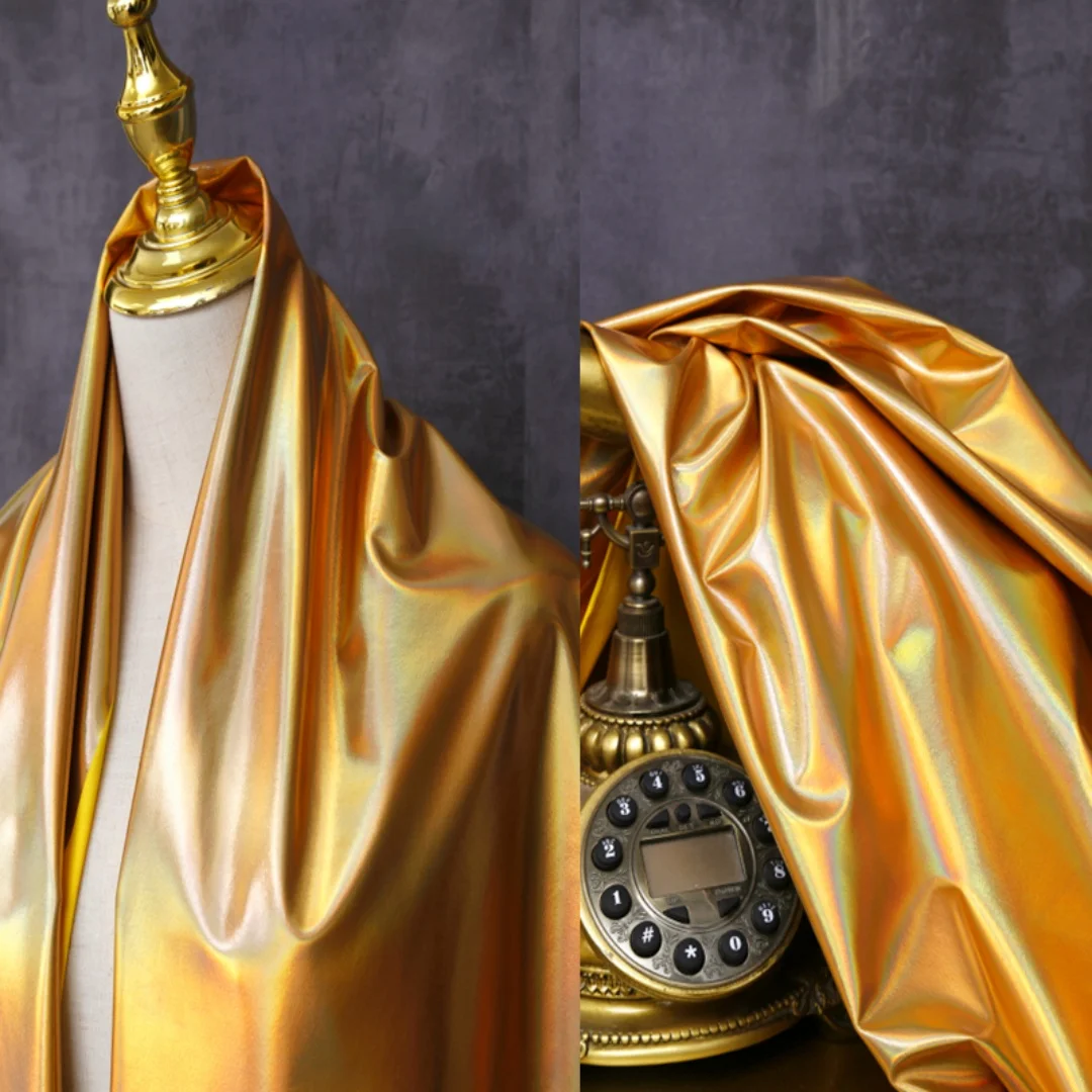 طول 0.5 متر عرض 145 قماش ميراج PU ، نسيج إبداعي مقاوم للماء بالليزر الذهبي ، قماش عصري لصنع العبوة