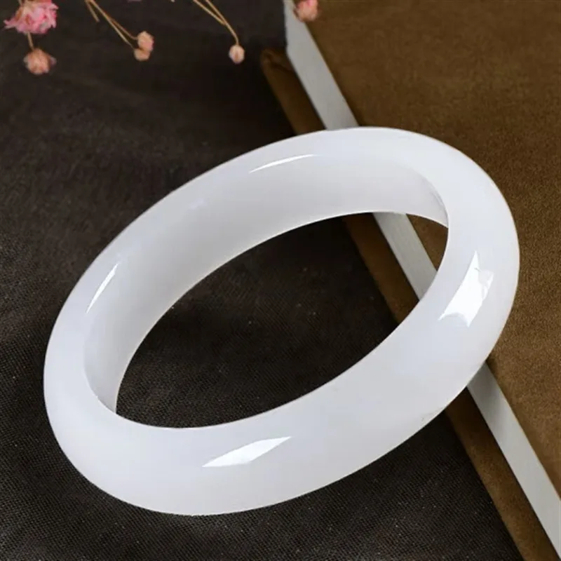 

Xinjiang natural Tianshan green white moonlight bracelet pure white jade positive circle strip