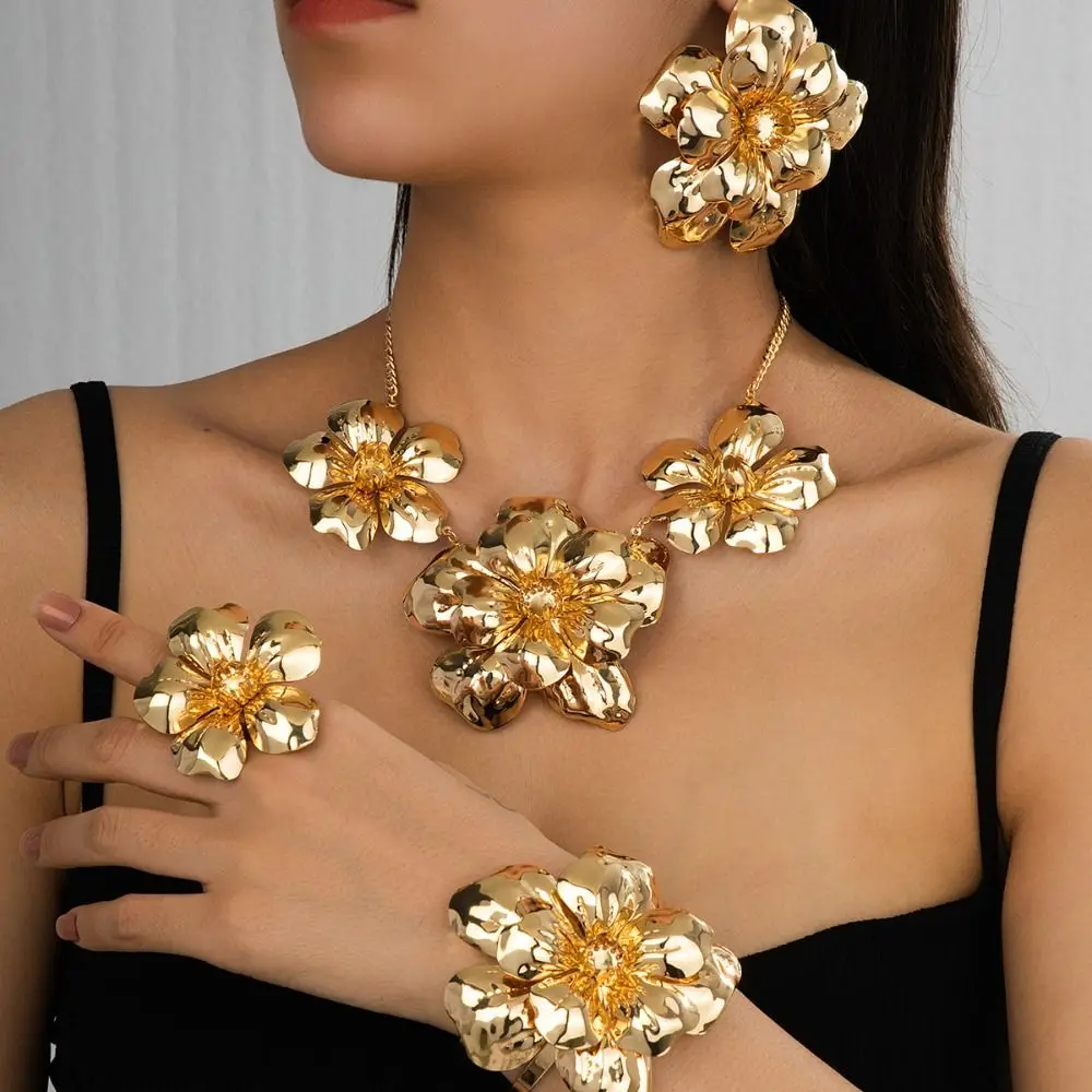 

Retro Style Metal Flower Jewelry Set European Style Vintage Design 3D Floral Earrings 3D Stereo Large Flower