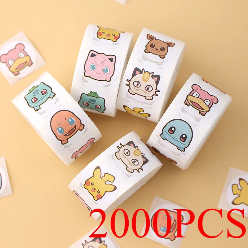 Rouleaux d'autocollants ronds Pokemon Anime, autocollants mignons, autocollants de bagages, jouets Kawaii, Pikachu, Charizard, 500 pièces, 2000 pièces