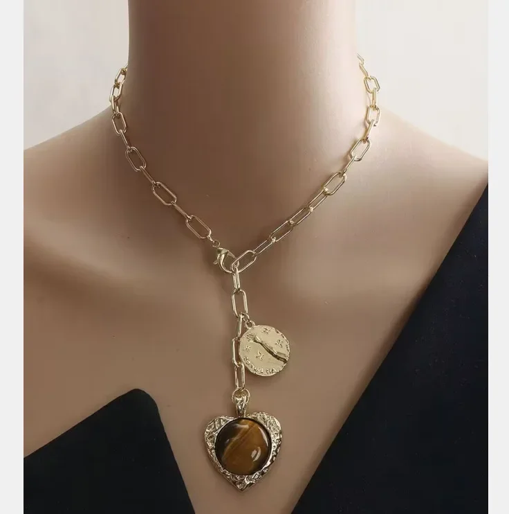 

Unique Gold Heart Necklace for Women, Fashion Crystal Pendant Jewelry, New Gift Idea