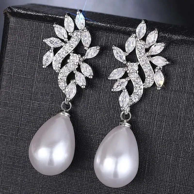 Huitan Edles Wassertropfen-Design, Imitationsperlen, Damen-Tropfenohrringe, eingelegte CZ, modisch, für Hochzeit, elegante Party-Accessoires, Schmuck