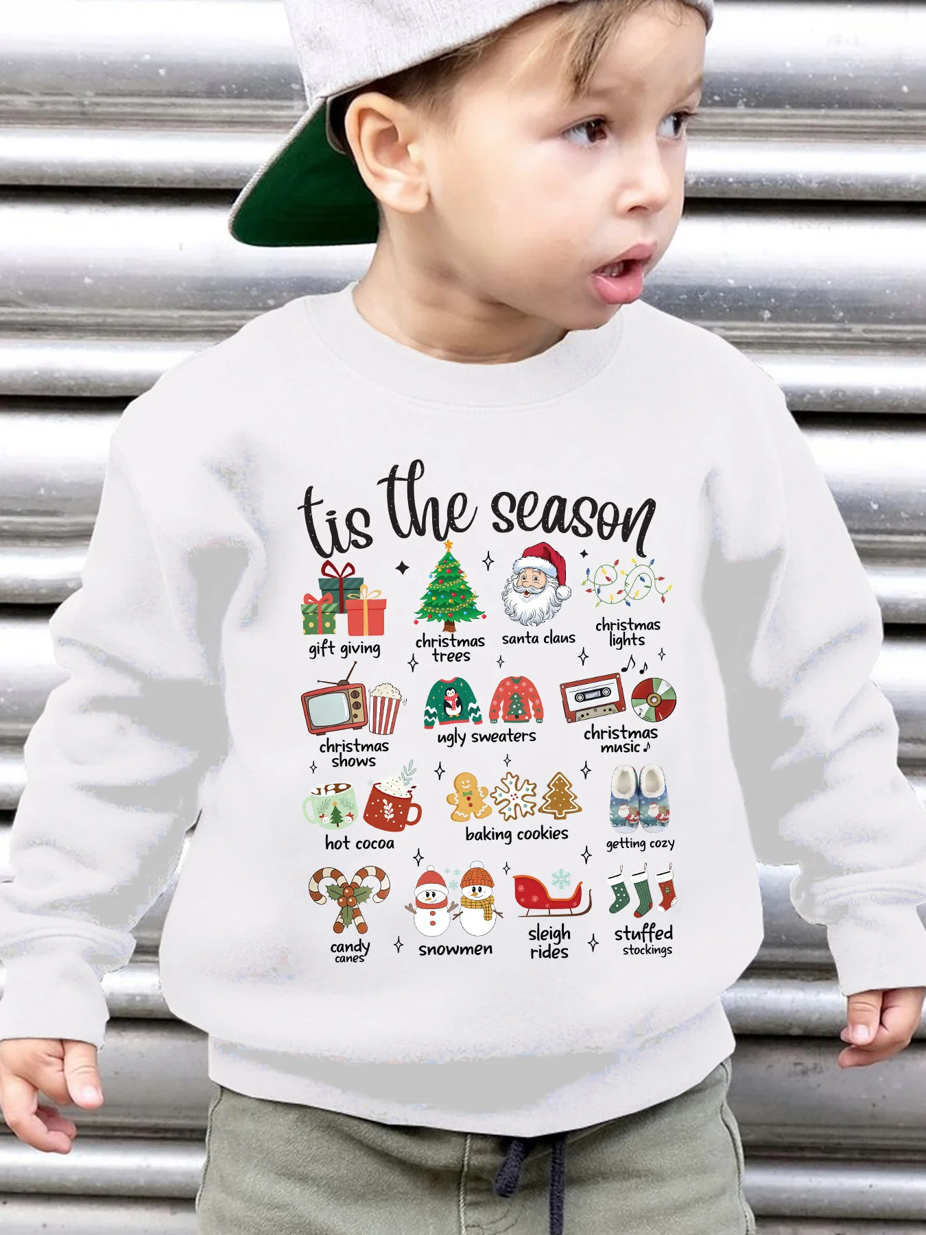 Christmas themed boys' autumn/winter fashion fleece-lined crew necksweatshirt with Christmas tree, Santa Claus and other prints.