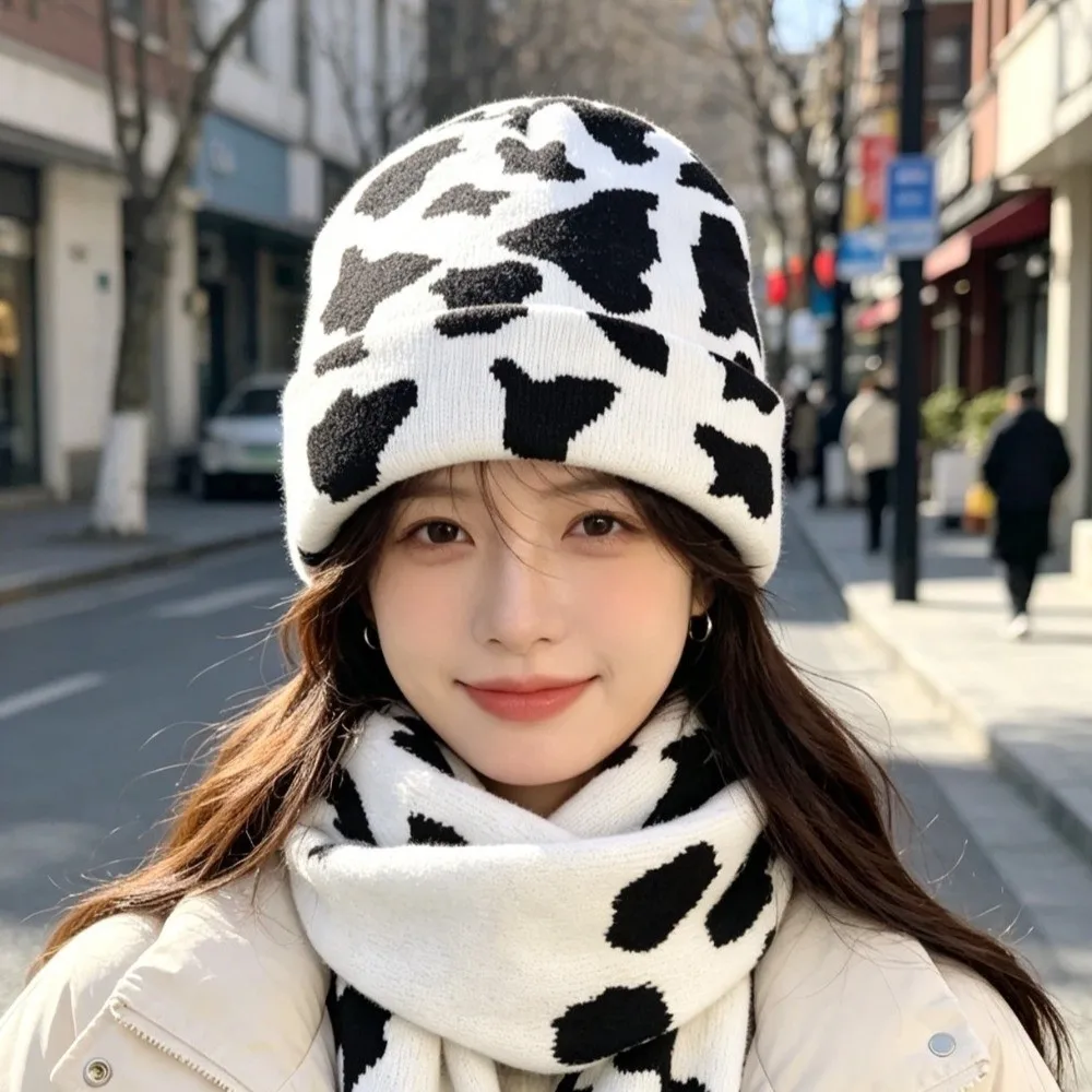 Versatile Thickened Cow Pattern Knitted Hat Ear Protection Elastic Pullover Hat Keep Warm Windproof Winter Beanie Hat Riding