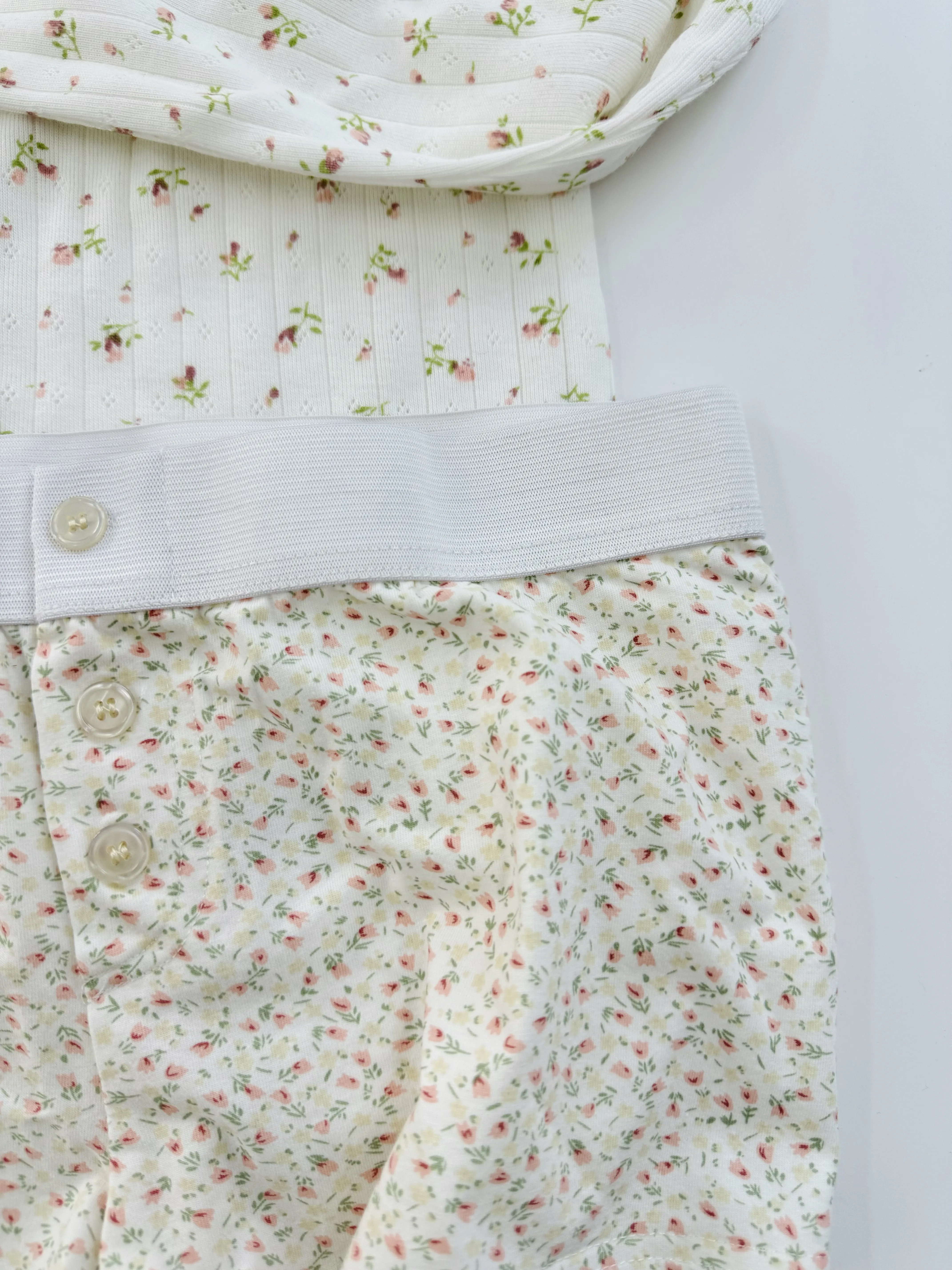 Kaus Lengan Panjang Potongan Renda Lubang Set Celana Pendek Piyama Rumah Lucu Katun Wanita Set 2 Potong Kaus Ramping + Sweatshort Lurus Elastis