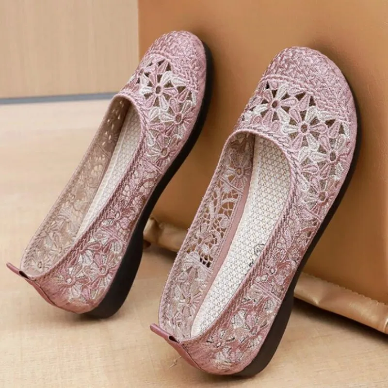 Women Mesh Hollow-out Lightweight Casual Shoe Summer Breathable Loafers Comfort Non-skid Mom Shoes Round Toe Slip on Flats