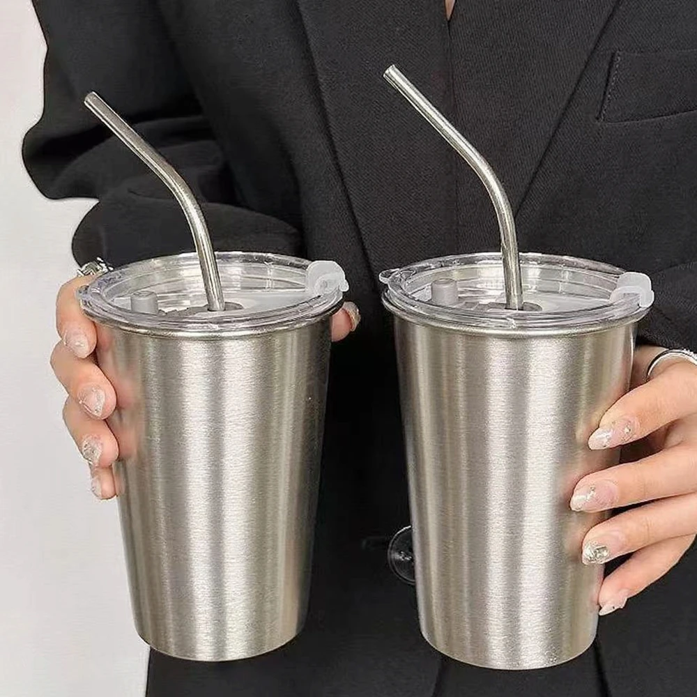 Set mit 2 Edelstahlbechern mit Strohhalmen und Deckel, 16 Unzen Becher, spülmaschinenfeste Metall-Kaffeetassen für kalte Getränke, 500 ml