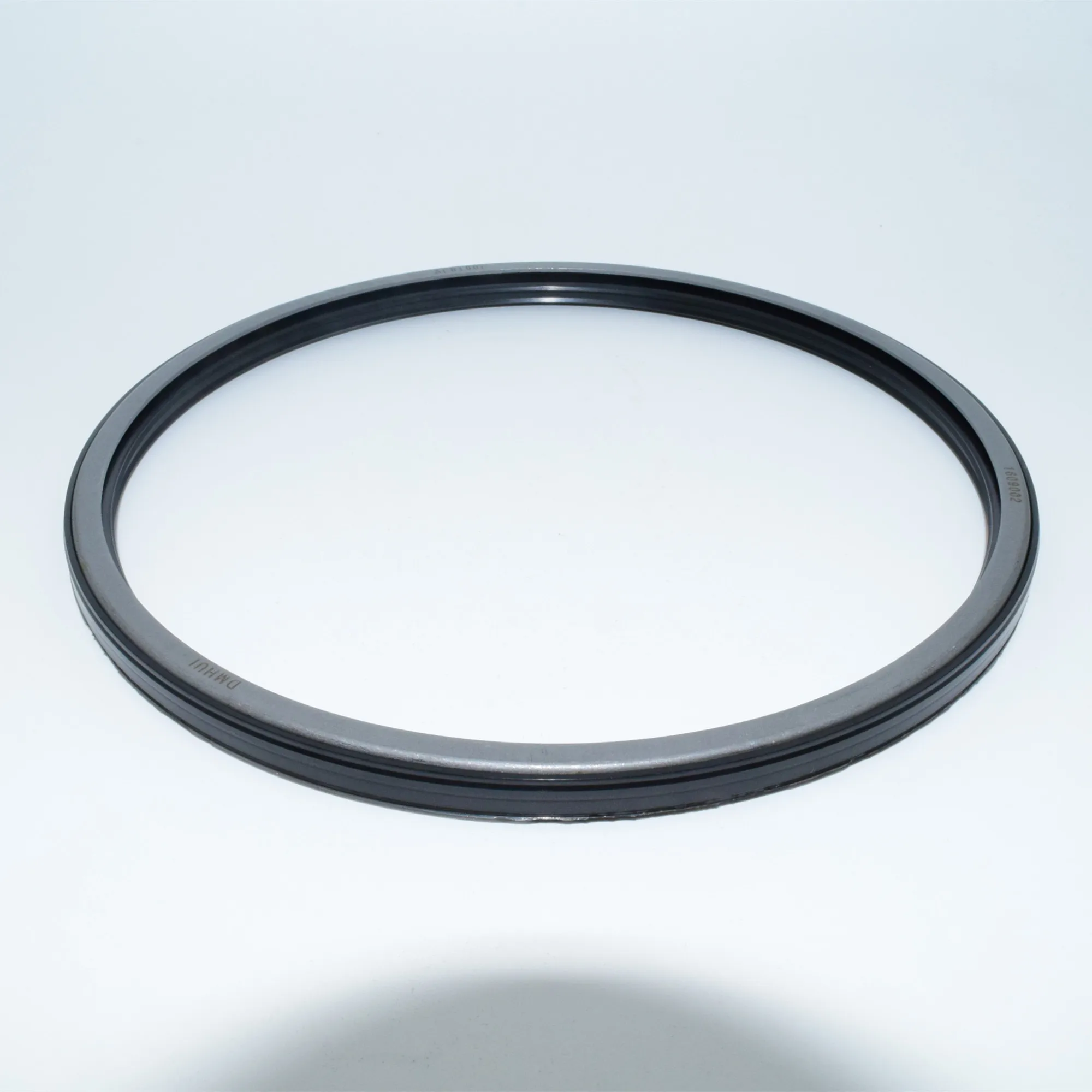 DMHUI AE8190E Oil Seal 170x186x7.5/10 NBR Rubber COMBI Type Shaft Seal for C144 Compact Tractor Parts