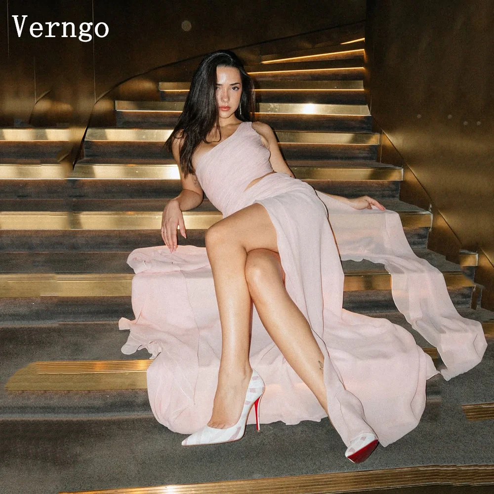 فستان سهرة شيفون وردي من Verngo بدون حمالات على شكل حرف A بفتحة جانبية مناسبة رسمية فستان أنيق في المملكة العربية السعودية فساتين حفلات مخصصة