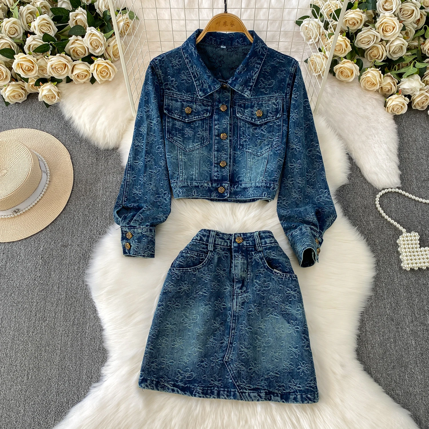 

Осенняя женская светская богиня фаната модная вышитая металлическая цветочная джинсовая куртка с лацканами тонкая короткая юбка комплект из двух предметов