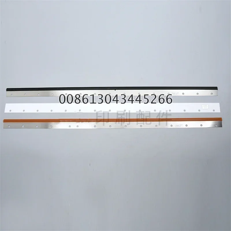 Komori L40 Wash Up Blade Offset Spare Parts For Komori Offset Printing Machine Length 1100 Width 48 Holes 15