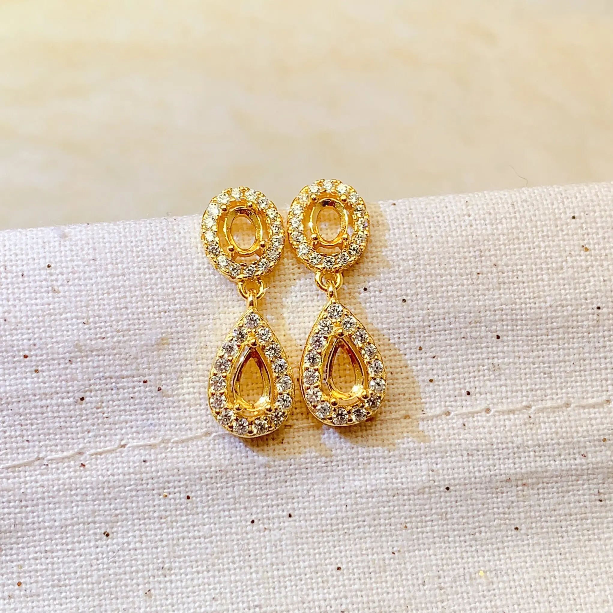 49 Sterling silver ear studs with empty oval 3*4mm and drop-shaped 3*5mm, simple and surrounded by diamonds
