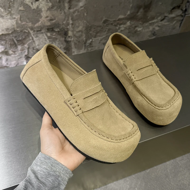 

Мужские осенние повседневные туфли-лоферы из матовой кожи для широкой стопы: комфорт и стиль