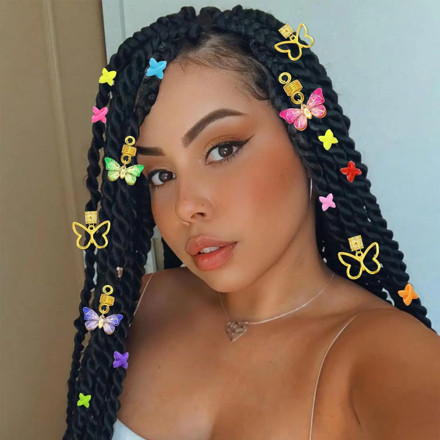 30 ピース/バッグカラフルな蝶ペンダントヘアリングセット - マカロン色のかつらドレッドヘアアクセサリーデイジーフラワーペンダント付き