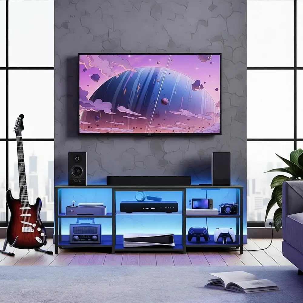 

Тумба под телевизор 65 дюймов с зарядной станцией, игровой и развлекательный центр, 3-уровневое хранилище, медиаконсоль для гостиной или спальни, черный цвет