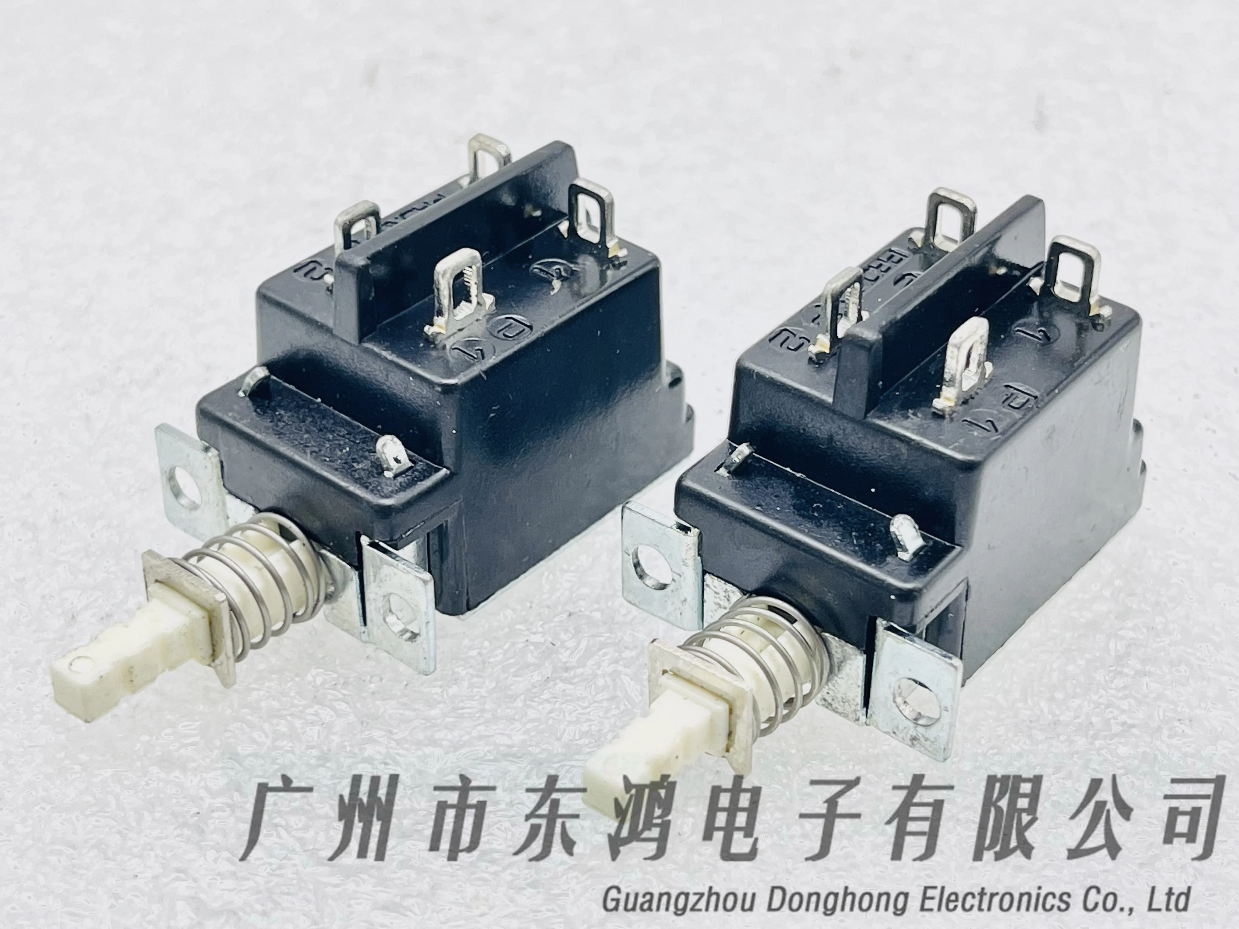 1PCS PRONIC China Taiwan 4-pin self-locking push button switch 10A250VAC TV power switch top box switch
