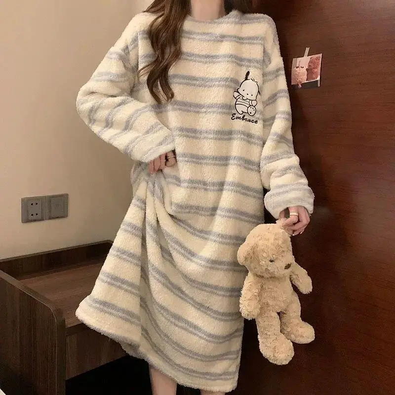 

Горячая новинка: пижама Sanrio Pochacco из фланели с флисовой подкладкой для женщин – милый мультяшный дизайн, средней длины, утолщенная, теплая, для дома и отдыха, осень-зима.