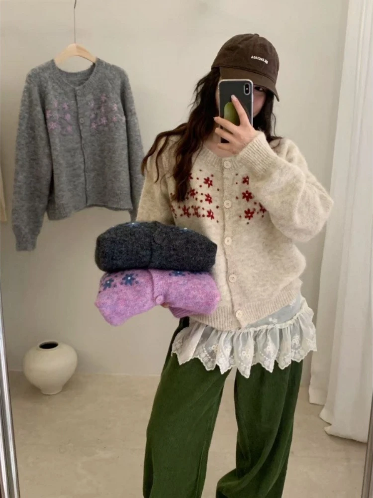 

Korobov Sweet Flower Embroidery All Match O Neck Long Sleeve Single Breasted Sweater Women Jumpers