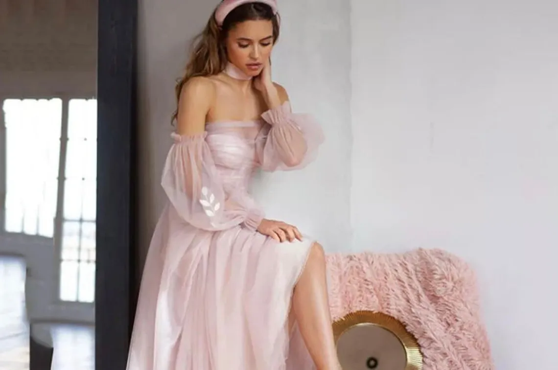 Boho Pink Wedding Dresses Tulle Pleats Removable Puffy Long Sleeves Lace A Line Sweep Train Formal Party Bridal Bride Gowns