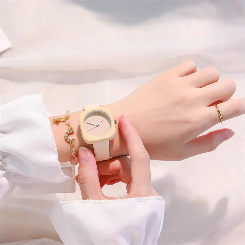 여성용 쿼츠 시계, Qpc 하트 팔찌, 캐주얼 라운드 포인터, 우아한 블랙 하트 팔찌 세트, 패션