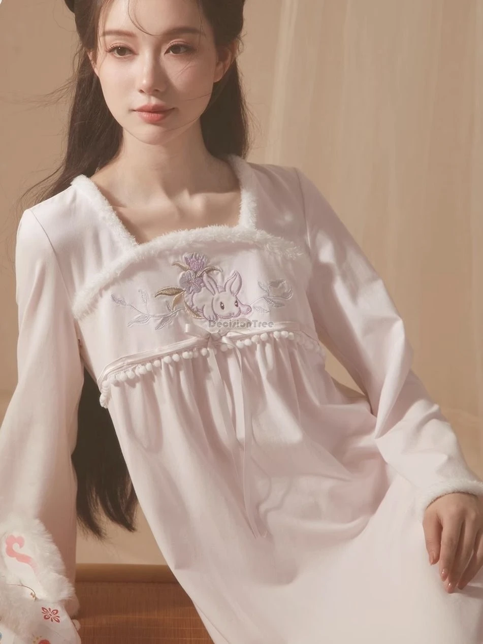 ثوب نوم هانفو على الطراز الصيني التقليدي لخريف وشتاء 2025 بيجامة طويلة مطرزة بأكمام طويلة للنساء #1