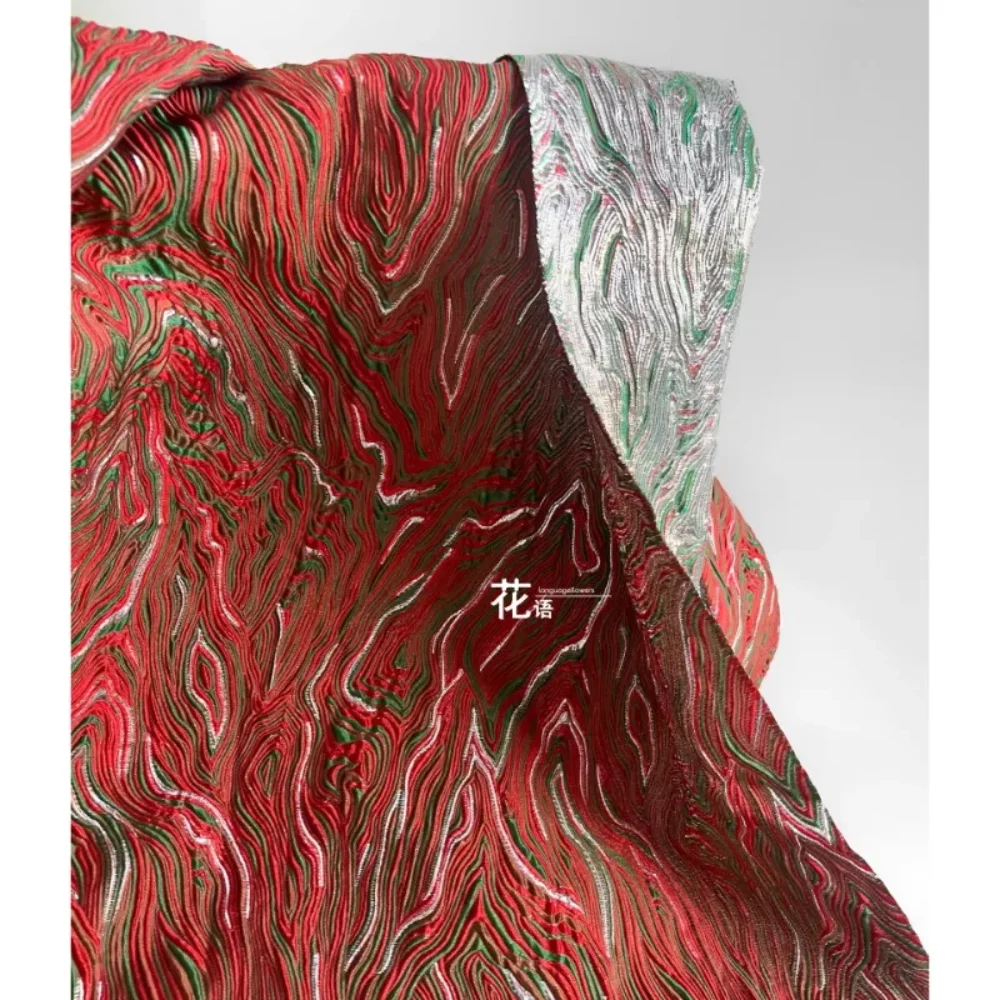 

Красная и зеленая серебряная проволочная жаккардовая ткань для креативной сумки, модная одежда, дизайнерская ткань, материал для шитья своими руками по метрам