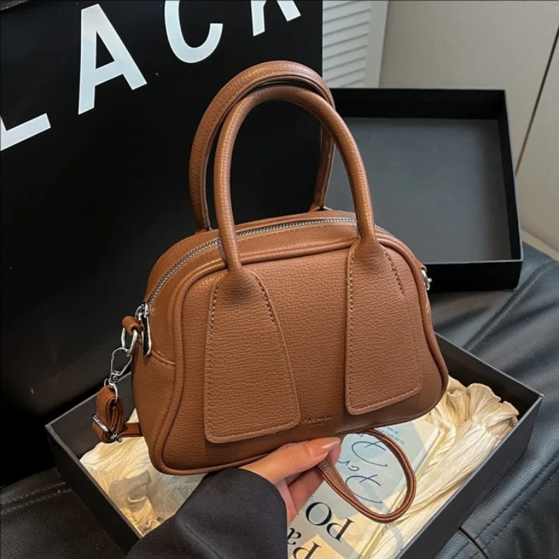 

2023 Новая женская сумка-тоут в стиле ретро для боулинга, роскошная дизайнерская сумка через плечо, модная корейская сумка-подушка, модная осень-зима