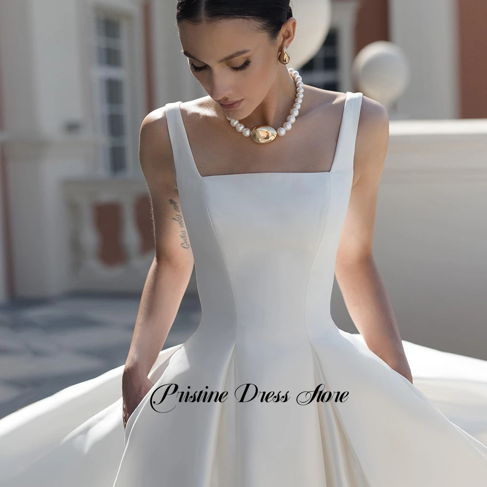 New White Satin Sleeveless Wedding Dress Elegant Sweetheart Square Collar Bridal Gowns with Button Zipper Back Customized