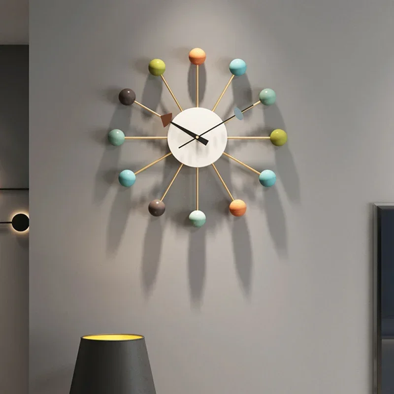 

Living Room Dining Room Fashion Noiseless Clock Slightly Luxury Decoration TV Wall Clock Modern Creative Wall Clock