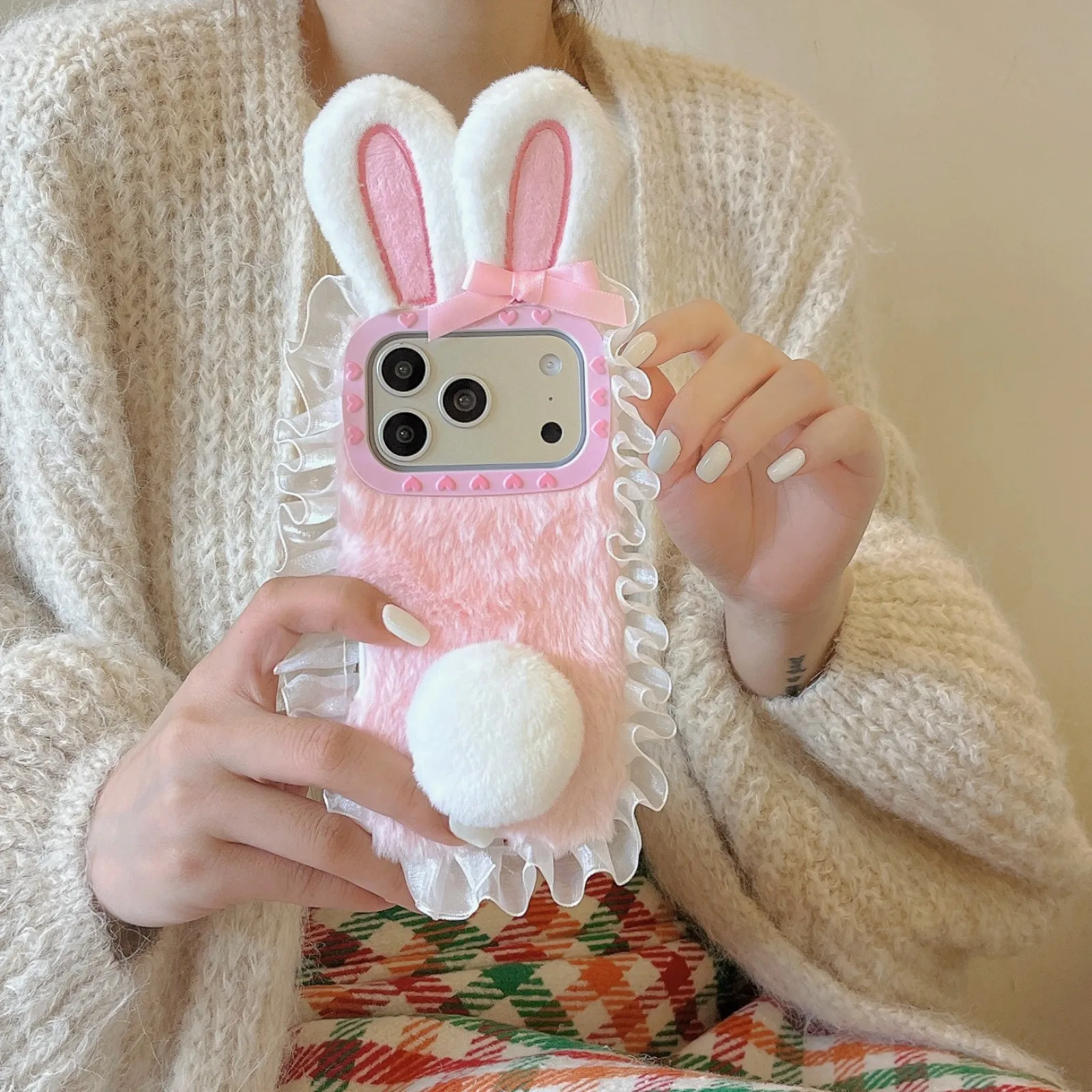 أفخم لطيف الأبيض الوردي الدانتيل الفراء الكرة أرنب جراب هاتف آيفون 17 16 15 14 13 برو ماكس لينة سيليكون الفراء مكافحة الإفلات الفاخرة غطاء