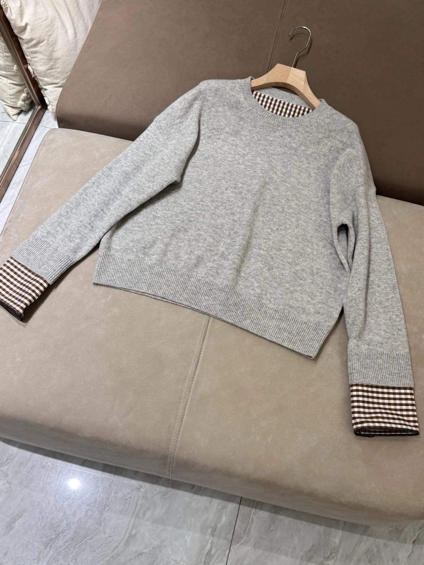 2025 Autumn Women's Long-Sleeved Sweater Beaded Cuffs Wool Cashmere Blend Pullover