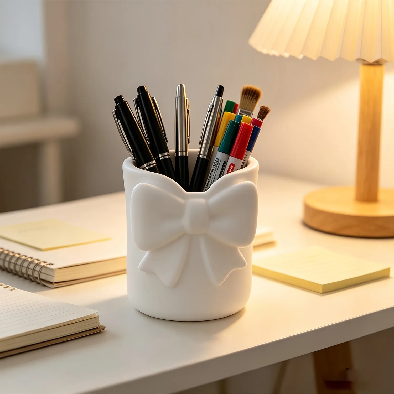 A butterfly knot-shaped countertop storage bucket for cosmetics, stationery pen holder, back-to-school season, Christmas gift