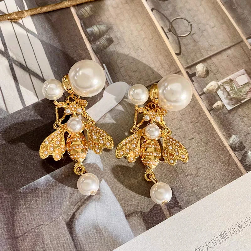 

Classic Style Luxury Full of Freshwater Pearls Bee Pendant Earrings for Women Fashion High-end Brand Party Gift Fine Jewelry Set