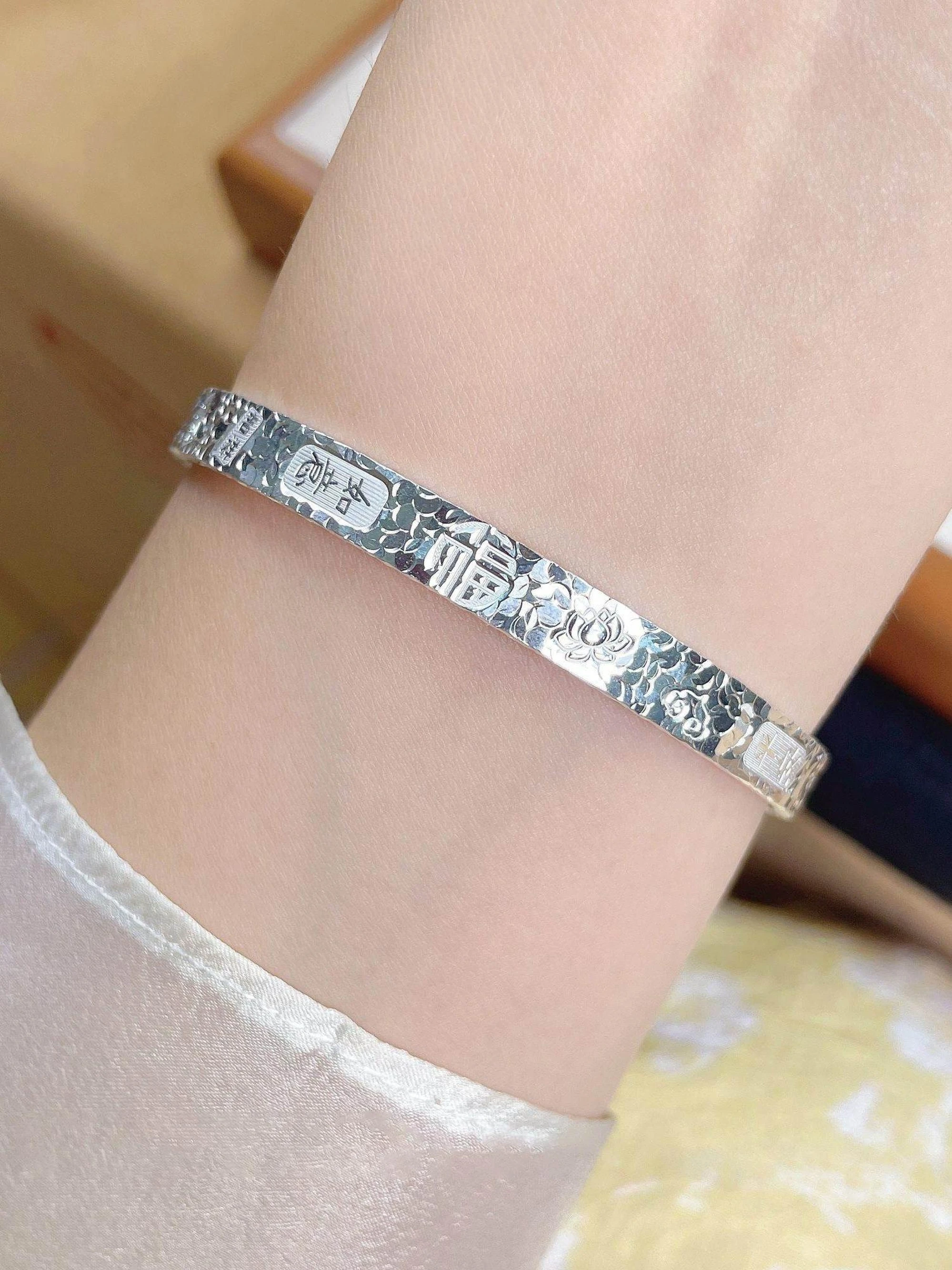 handmade-hammered-pattern-ice-breaker-bracelet-closed-mouth-lucky-charm-wealth-attracting-versatile-color-chinese