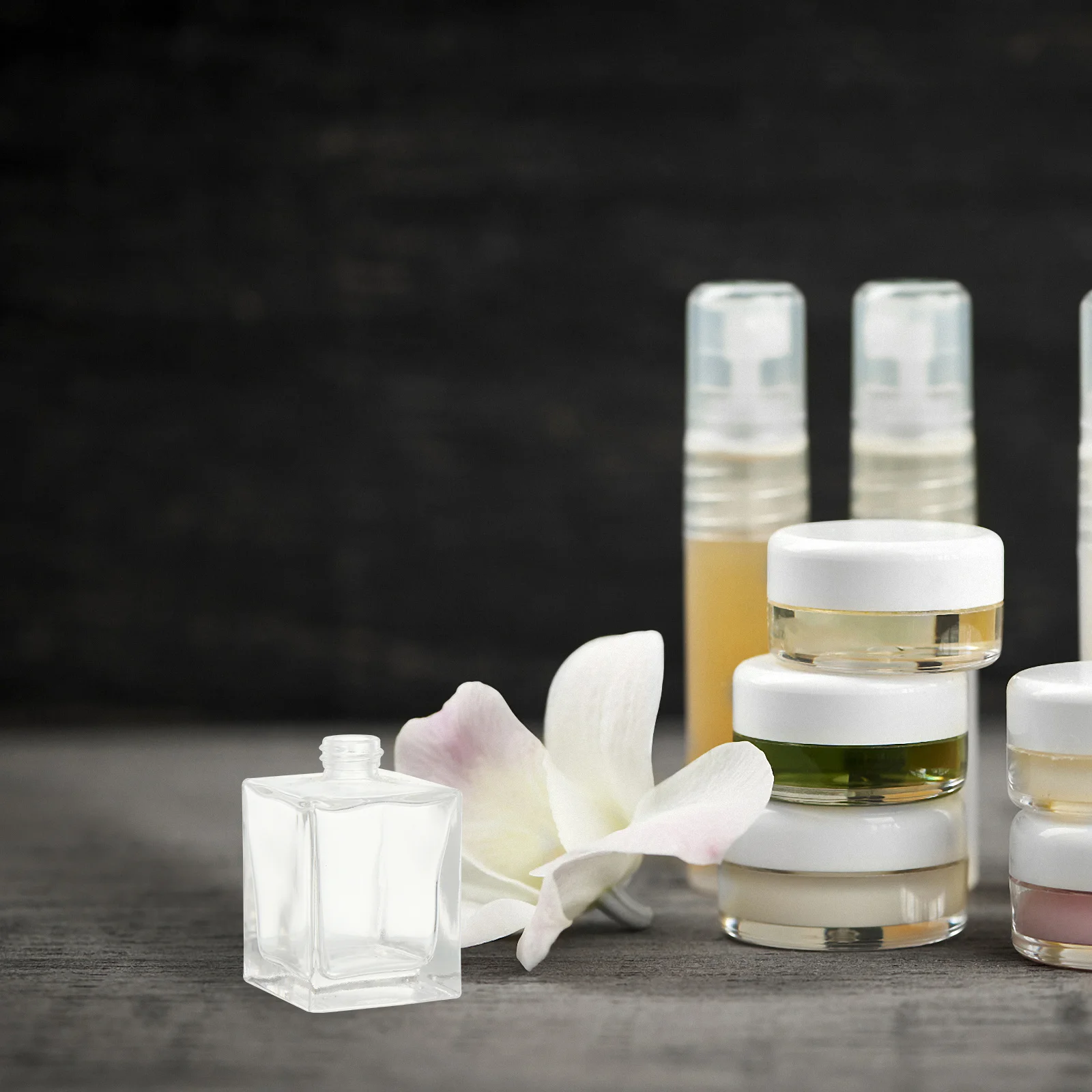 

1Pcs Glass Perfume Bottle Multipurpose Airbag Spray Durable Portable Storage Container for Travel Perfume Bottle