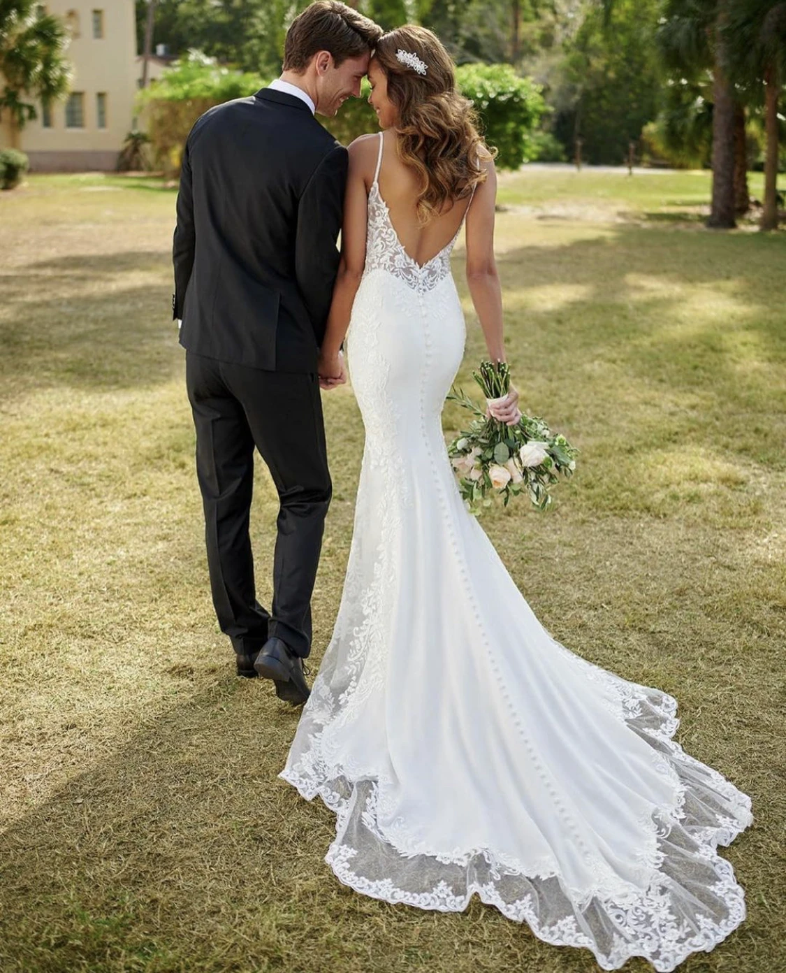 Laço sereia vestidos de casamento alças de espaguete sexy decote em v sem costas apliques botão sem mangas longo varredura trem vestido de noiva 2021